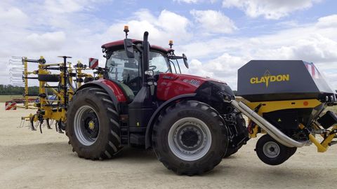 Les rampes de semis Evolution de Claydon sont proposées dans 6 largeurs allant de 3 m à 6 m. Les rampes de semis Evolution de Claydon sont proposées dans 6 largeurs allant de 3 m à 6 m.