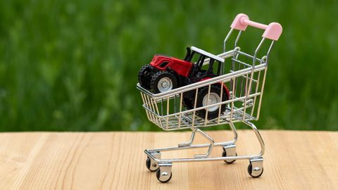 Les prévisions pour le futur proche envisagent une demande mondiale potentiellement encore élevée de tracteurs. Les prévisions pour le futur proche envisagent une demande mondiale potentiellement encore élevée de tracteurs.