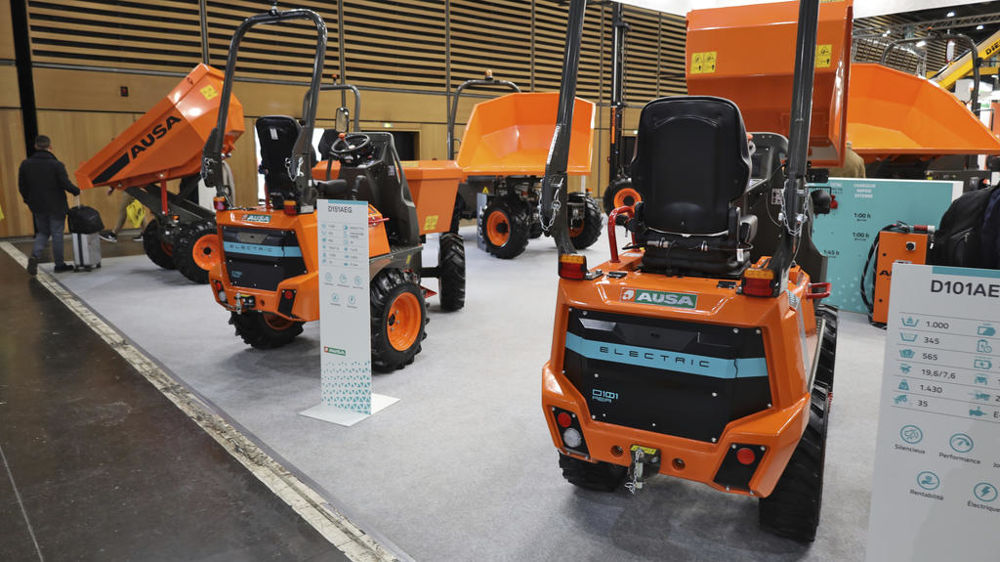 Ausa a présenté au printemps au salon Intermat 2024 sa gamme des nouveaux dumpers et chariots électriques.