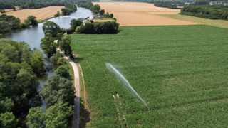 Au 23 août 2024, dix-neuf départements sont concernés par au moins un arrêté interdisant les prélèvements agricoles.