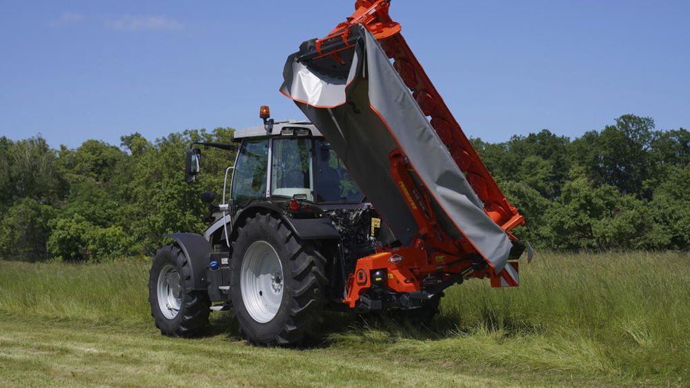 Kuhn : deux faucheuses à repliage vertical de 125°