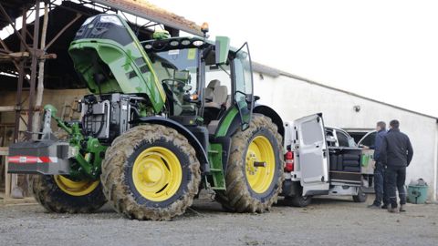 Le John Deere 6R150 a passé l'épreuve du banc d'essai pour mesurer sa puissance et son couple réel.