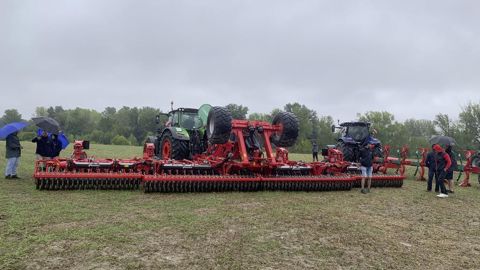 Le déchaumeur traîné Qualidisc de Kverneland affiche une largeur de travail colossale de 12,25 m. Prévoir un tracteur de forte puissance !