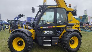 JCB dévoile le 542-100 à Innov-Agri, un chargeur télescopique de 10 m avec les avantages de gabarit des 7 m. JCB dévoile le 542-100 à Innov-Agri, un chargeur télescopique de 10 m avec les avantages de gabarit des 7 m.