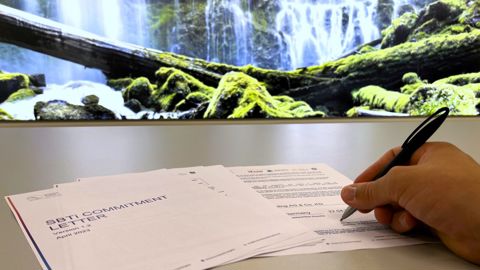 Signature de la lettre d'engagement de Stihl avec Science Based Targets Initiative (SBTi). Signature de la lettre d'engagement de Stihl avec Science Based Targets Initiative (SBTi).