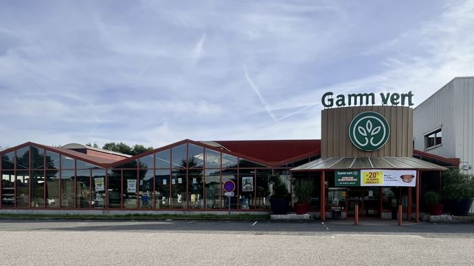 Vertval Agri SAS dispose de trois jardineries franchisées Gamm vert village et de la jardinerie Gamm vert de Saint-Dié-des-Vosges (photo).