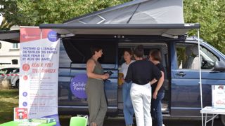 Le van et l’équipe de Solidarité Femmes 49 peuvent se déplacer sur les marchés ou des événements.