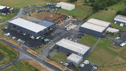 Le site d'Allonnes de AAZ Performance peut intervenir sur de la conception, fabrication et logistique de pièces détachées et machines reconditionnées. Le site d'Allonnes de AAZ Performance peut intervenir sur de la conception, fabrication et logistique de pièces détachées et machines reconditionnées.