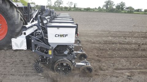 Le Chief d’Agrisem utilise la technologie et les éléments semeurs de l’accessoiriste américain Precision Planting.