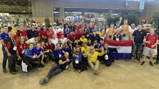 Les WordSkills 2024, à Eurexpo Lyon, ont mis en concurrence 18 tandems de jardiniers-paysagistes, ici avec tous leurs experts métiers, les jurés et coachs, après trois jours et demi de compétition. Le palmarès n'a été dévoilé que le 15 septembre au soir.