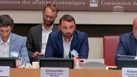 « Si on continue à ne pas avoir de solution pour la transmission en agriculture, il y en aura d’autres qui vont s’en occuper », craint Pierrick Horel, président de JA.