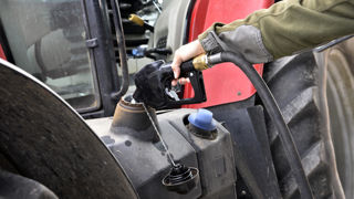 Depuis le 1er juillet 2024, le tarif réduit de la taxe sur le gazole non routier (GNR) consommé par les agriculteurs peut s'appliquer directement sur la facture.