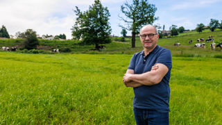 Jean-Michel Javelle est président de Sodiaal depuis le 19 juin. Cet éleveur de 58 ans est en Gaec à trois associés dans la Loire. Située en moyenne montagne, l’exploitation produit du lait, de la viande bovine et de la volaille. Elle emploie une salariée non issue du monde agricole. Jean-Michel Javelle était auparavant vice-président de Sodiaal. Il est membre du bureau depuis quatorze ans. Jean-Michel Javelle est président de Sodiaal depuis le 19 juin. Cet éleveur de 58 ans est en Gaec à trois associés dans la Loire. Située en moyenne montagne, l’exploitation produit du lait, de la viande bovine et de la volaille. Elle emploie une salariée non issue du monde agricole. Jean-Michel Javelle était auparavant vice-président de Sodiaal. Il est membre du bureau depuis quatorze ans.