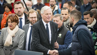 Michel Barnier a promis d'aider les agriculteurs mais a rappelé le besoin de réduire les dépenses de l'Etat. (Ici au Sommet de l'élevage). Michel Barnier a promis d'aider les agriculteurs mais a rappelé le besoin de réduire les dépenses de l'Etat. (Ici au Sommet de l'élevage).