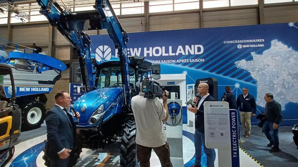 La couleur bleu va désormais s'imposer dans l'ensemble des communications de la New Holland.