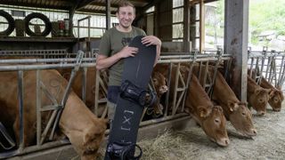À 25 ans, Romain Ferrand est éleveur au sein de l'exploitation familiale située à Seyne, dans les Alpes-de-Haute-Provence. À 25 ans, Romain Ferrand est éleveur au sein de l'exploitation familiale située à Seyne, dans les Alpes-de-Haute-Provence.