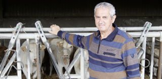 « La jeune génération n'est pas comme nous. Ils sont au courant que les phytos sont des produits dangereux, et donc ils se protègent. » « La jeune génération n'est pas comme nous. Ils sont au courant que les phytos sont des produits dangereux, et donc ils se protègent. »