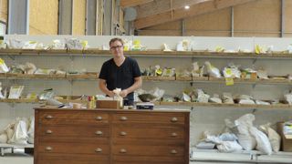 Pierre Byache-Kersemaecker fonde la marque By Seed après plus de dix années d’expérience dans la production et la vente de semences, mais aussi dans le e-commerce.