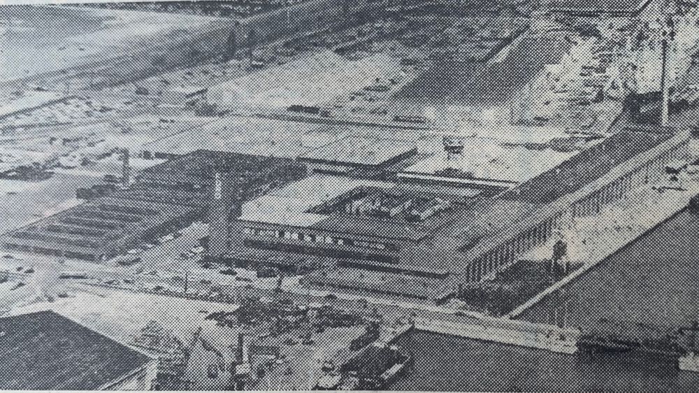 L'usine Ford d'Anvers, passée de la construction automobile à l'assemblage de tracteurs. L'usine Ford d'Anvers, passée de la construction automobile à l'assemblage de tracteurs.
