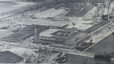 L'usine Ford d'Anvers, passée de la construction automobile à l'assemblage de tracteurs. L'usine Ford d'Anvers, passée de la construction automobile à l'assemblage de tracteurs.