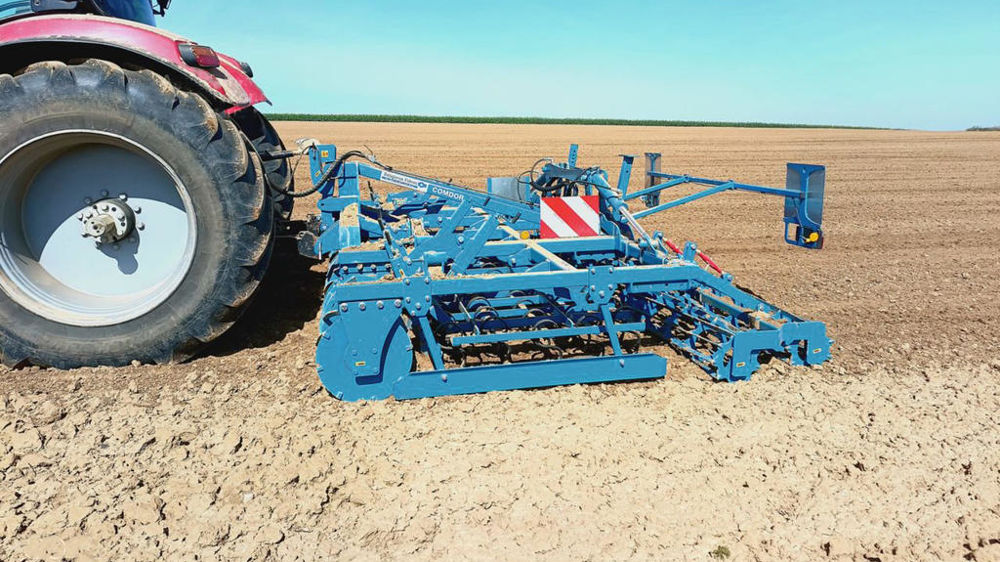 Le Comdor PL se différencie de la version « P » par une répartition de ses dents, de dimensions 27 x 10, sur cinq rangées au lieu de quatre.