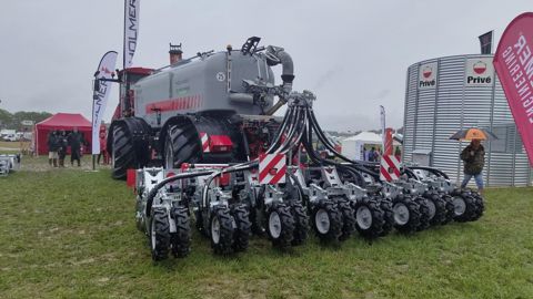 La gamme Culex est conçue pour déposer du lisier à deux profondeurs différentes.
