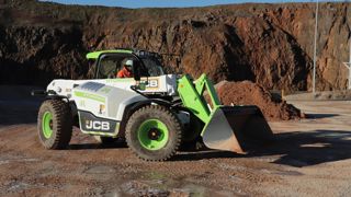 JCB est l'un des plus avancés avec un prototype de chargeur télescopique agricole intégrant un moteur à hydrogène maison.