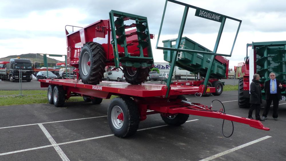 Plateau fourrager et épandeur Deguillaume