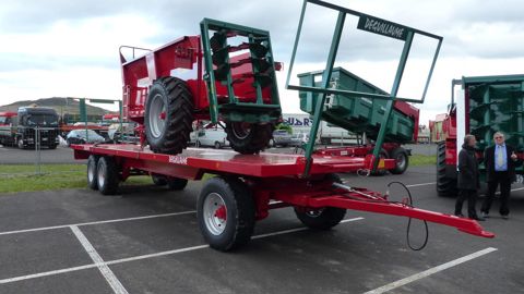 Plateau fourrager et épandeur Deguillaume