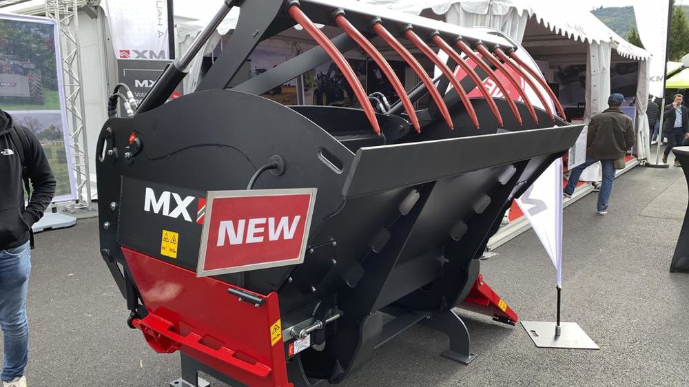 MX : Un godet désileur pour chargeuses ou chariots télescopiques