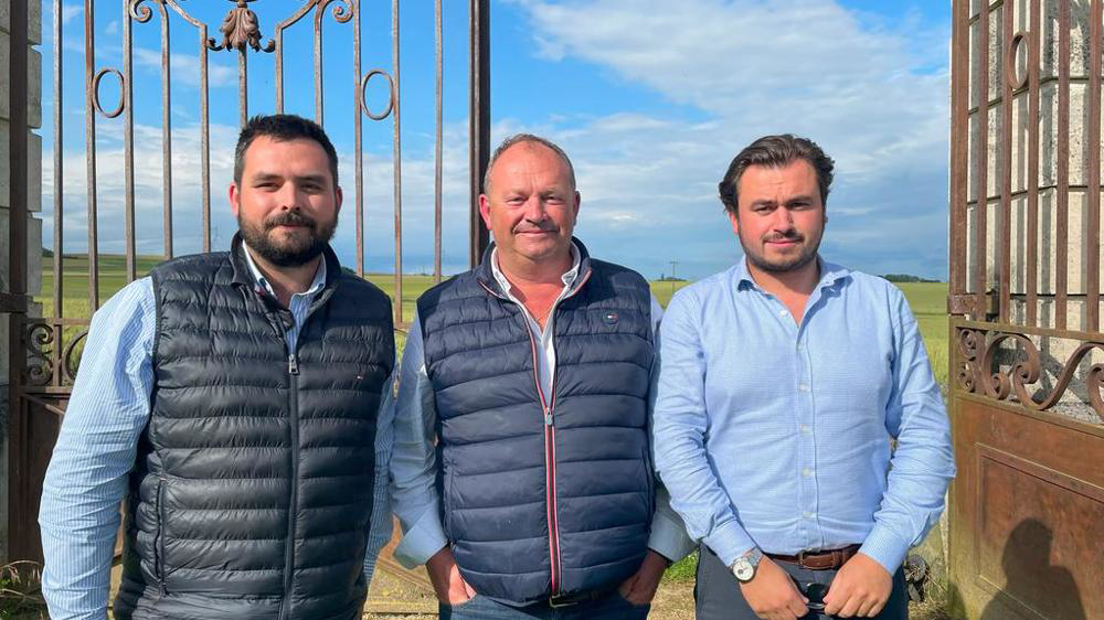 Le groupe Issipa, détenu par la famille Bidaut (de g. à dr. : Simon, Olivier et Paul Bidaut), est désormais propriétaire du négoce Truchon Diffusion, spécialisé en viticulture, et de sa filiale Nutaco.