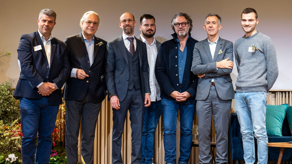 Les nouveaux membres du bureau de Valhor avec, de gauche à droite : Arnaud Crosnier (Vice-président, Pépinières Crosnier), Dominique Laureau ( vice-président, Les Fermes de Gally), Florent Moreau (président), Nicolas Buchoul (vice-président, Groupe Paysage des Graves), Gilles Ravot (trésorier, SBM Company), Michel Audouy (sécrétaire général, paysagiste concepteur) et Yves Moinet (vice-président, Moinet & Fils). 