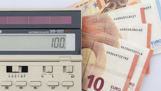 Le plafond des aides de minimis agricoles était jusqu'à présent de 20 000 € sur trois exercices fiscaux. Le plafond des aides de minimis agricoles était jusqu'à présent de 20 000 € sur trois exercices fiscaux.