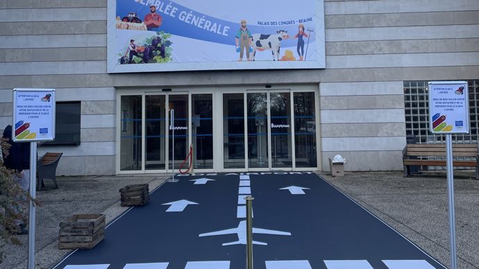 Bourgogne du Sud a accueilli ses adhérents et partenaires, vendredi 6 décembre à Beaune (Côte-d'Or), avec une piste d’atterrissage évènementielle installée pour l’occasion, puis les invités ont embarqué pour un vol symbolique vers 2030.