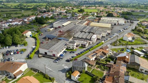 L'usine du Maine-et-Loire de Grégoire Besson est calée au milieu du village où tout a commencé, Montigné-sur-Moine. L'usine du Maine-et-Loire de Grégoire Besson est calée au milieu du village où tout a commencé, Montigné-sur-Moine.