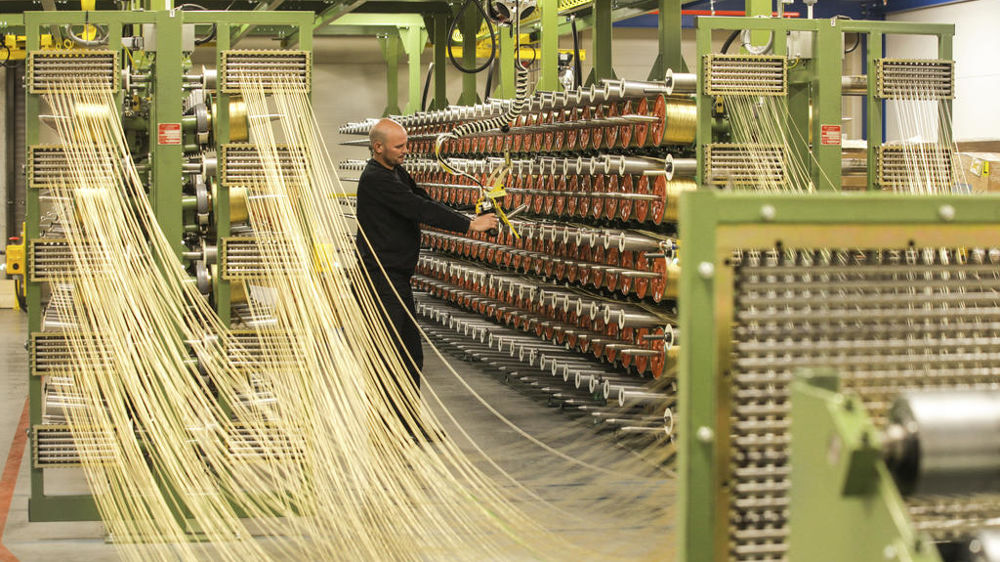Les trois opérations nécessaires à la fabrication des tringles ne font désormais plus qu’une. Les trois opérations nécessaires à la fabrication des tringles ne font désormais plus qu’une.