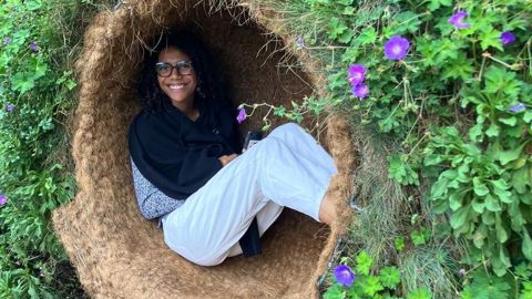 Philippine Bray-Biederman, paysagiste scénographe, ici au Festival des jardins de Chaumont-sur-Loire.