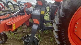 Pour faciliter le guidage interrang du désherbage, Kubota dévoile ses interfaces de guidage GI2000 et GI3000. Pour faciliter le guidage interrang du désherbage, Kubota dévoile ses interfaces de guidage GI2000 et GI3000.