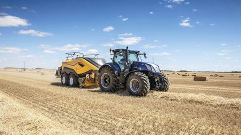 Les T7.340 HD et les CR11 et CR10 lancées lors d'Agritechnica ont fait leurs premières démonstrations en France en 2024. Les T7.340 HD et les CR11 et CR10 lancées lors d'Agritechnica ont fait leurs premières démonstrations en France en 2024.