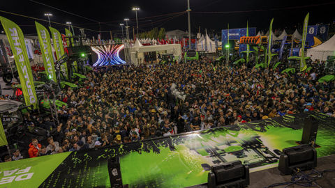 Le DeutzFahrmer Festival est un événement important pour la marque. En 2024, le constructeur a sillonné le pays en 12 grandes étapes, plus de 5000 visiteurs et 3500 personnes réunies au Sommet de l’élevage. Le DeutzFahrmer Festival est un événement important pour la marque. En 2024, le constructeur a sillonné le pays en 12 grandes étapes, plus de 5000 visiteurs et 3500 personnes réunies au Sommet de l’élevage.