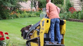 La plateforme surélevée apporte une bonne visibilité sur la zone de travail.