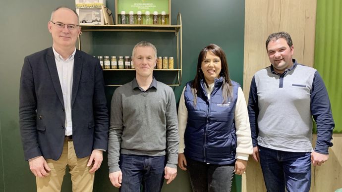 De gauche à droite : Pierre Toussaint, directeur agronomie, transitions et innovation du groupe Axéréal, Thomas Monville, manager agronomie chez Axéréal, Wassila Riah-Anglet, chargée de recherche chez UniLaSalle, et Fabien May, agriculteur à Saint-Agnan-sur-Erre (Orne), ont présenté le projet Arpège au Sia, à Paris, lundi 24 février.