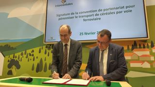 Matthieu Chabanel, président-directeur général de SNCF Réseau, et Benoît Piétrement, président d’Intercéréales, ont signé un partenariat de cinq ans le 25 février 2025. Matthieu Chabanel, président-directeur général de SNCF Réseau, et Benoît Piétrement, président d’Intercéréales, ont signé un partenariat de cinq ans le 25 février 2025.