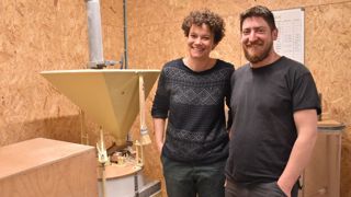 À Pellevoisin dans l'Indre, Gabrielle Montéard et Robin Doublier ont créé un atelier de transformation, avec meunerie, une huilerie et un fournil. À Pellevoisin dans l'Indre, Gabrielle Montéard et Robin Doublier ont créé un atelier de transformation, avec meunerie, une huilerie et un fournil.