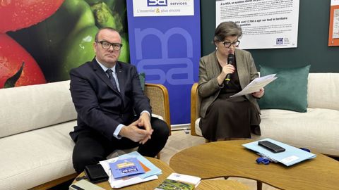 Olivier Damaisin, coordinateur national du plan interministériel de lutte contre le mal-être agricole (à gauche) et Magalie Rascle, directrice déléguée aux politiques sociales de la CCMSA (à droite) au Salon international de l'agriculture ce jeudi 27 février 2024. Olivier Damaisin, coordinateur national du plan interministériel de lutte contre le mal-être agricole (à gauche) et Magalie Rascle, directrice déléguée aux politiques sociales de la CCMSA (à droite) au Salon international de l'agriculture ce jeudi 27 février 2024.