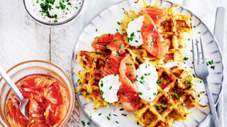 Gaufres salées aux légumes et saumon mariné. Gaufres salées aux légumes et saumon mariné.