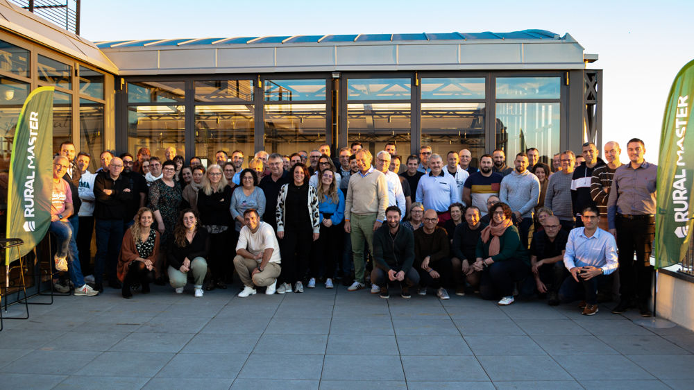 Les dirigeants des magasins Rural Master avec les équipes de la centrale d'achat lors du séminaire de novembre 2024.