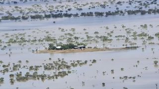 Les alertes inondation se multiplient dans le nord-est de l'Australie. Les alertes inondation se multiplient dans le nord-est de l'Australie.