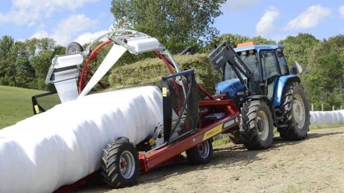 L'enrubanneuse Hybrid X d'Anderson s'adapte aux balles rondes et carrées.