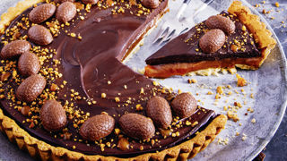 Tarte de Pâques au chocolat et au caramel. Tarte de Pâques au chocolat et au caramel.